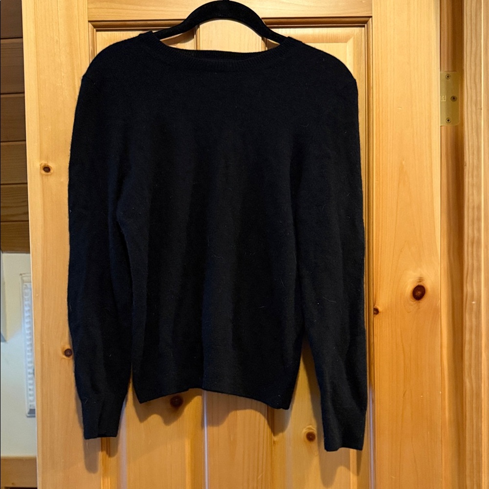 Quince Midnight Black Cashmere Sweater